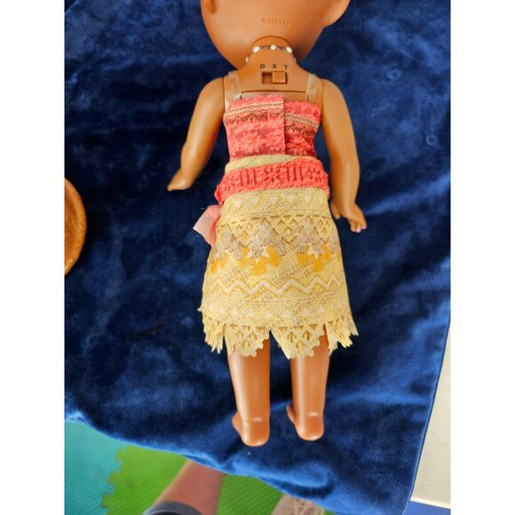 Disney Princess Moana Doll Singing Talking Doll 14" Light Up Necklace Snow Globe - Picture 12 of 13